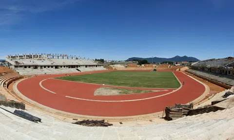 Cận cảnh sân vận động Đà Lạt xây gần 8 năm chưa xong