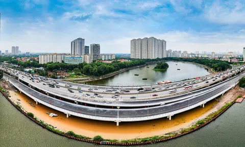 Cận cảnh công trình thi công cầu vòm sắt vượt hồ đầu tiên của Thủ đô