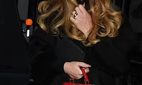 Adele bị đồn đính hôn