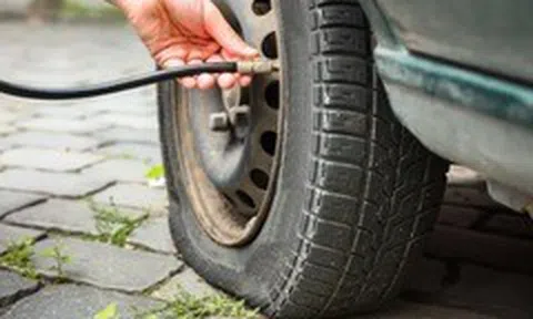 Phạt tới 2.500 bảng nếu tài xế để lốp non hơi khi đi đường