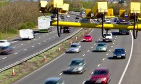 Tài xế Anh bất mãn khi phải nộp phí nội đô London