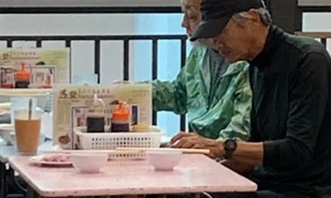 Châu Nhuận Phát ăn hàng ở chợ