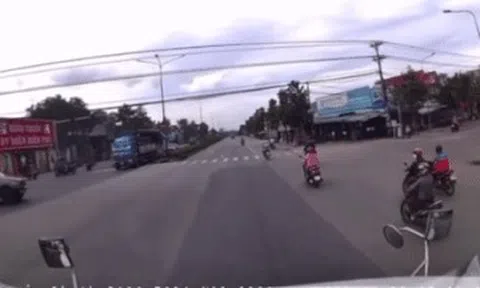 Nóng trên đường: Vượt đèn đỏ thì chỉ thiệt mình, thiệt ngườiicon