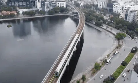 Mãn nhãn với đoàn tàu đường sắt Cát Linh - Hà Đông nhìn từ flycam