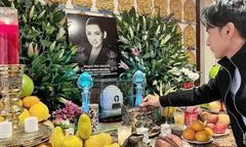 Đan Trường bùi ngùi tới chùa thắp hương cho Phi Nhung