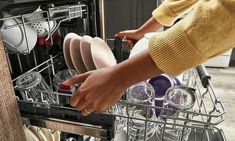Dân sành tiết lộ máy rửa bát chỉ dùng nước thôi cũng sạch