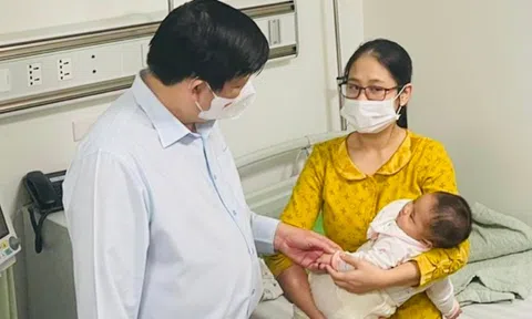 18 trẻ bị tiêm nhầm vắc-xin Covid-19 cần theo dõi sức khoẻ trong bao lâu?