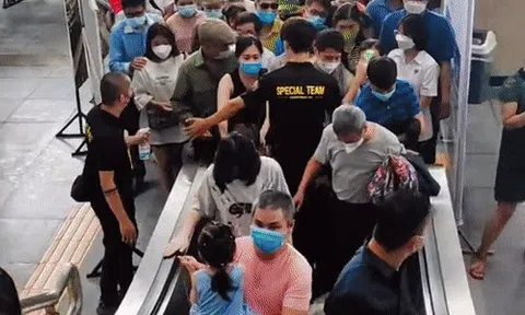 Hàng nghìn người Hà Nội chen chúc đi tàu Cát Linh - Hà Đông: Metro Hà Nội và các chuyên gia nói gì?