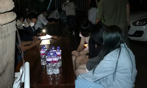 Tạm đình chỉ 1 chủ tịch UBND phường thiếu trách nhiệm phòng chống dịch