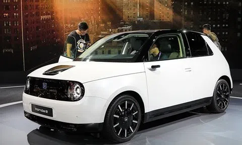 Hàng loạt Bộ, ngành đồng ý không thu lệ phí trước bạ ô tô điện