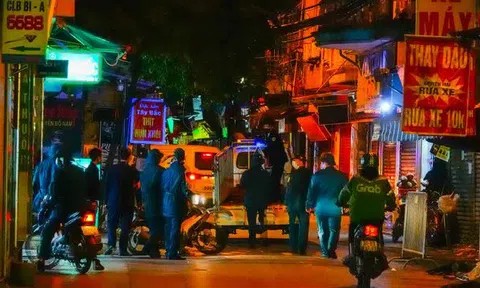 CLIP: Hà Nội phong toả những con ngõ nguy cơ cao với nhiều ca F0 trong đêm