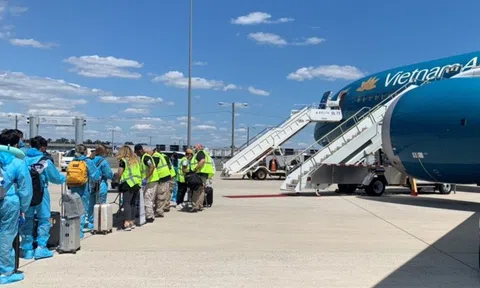 Khi nào có thể mua vé của Vietnam Airlines bay từ Mỹ về Việt Nam?