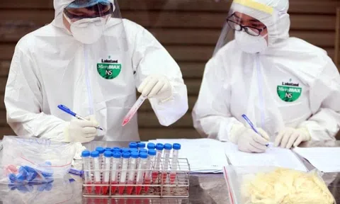 Đưa thiết bị y tế, sinh phẩm xét nghiệm vào mặt hàng phải kê khai giá