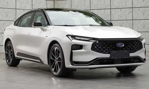 Ford Mondeo bất ngờ trở lại với thiết kế mới