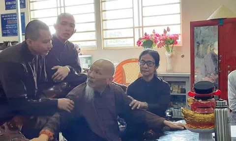 Tịnh thất Bồng Lai: Cả tuần qua, nhiều người còn leo hàng rào để livestream bên trong