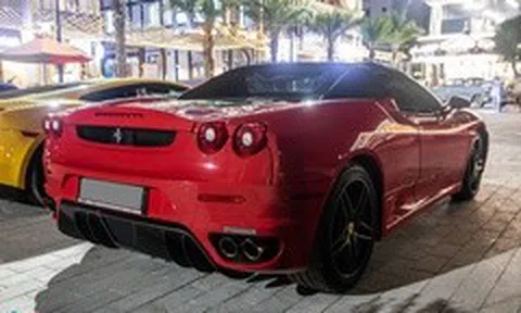 Siêu xe Ferrari F430 Spider hiếm gặp xuất hiện tại TP.HCM
