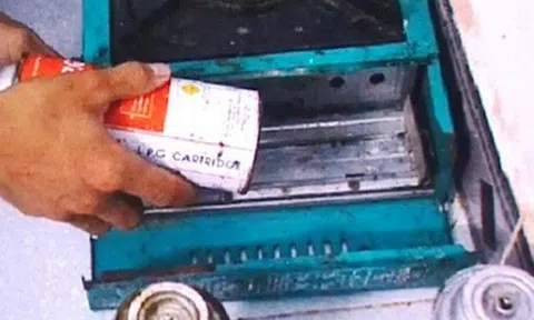 Nổ bình gas mini khi ăn lẩu, người đàn ông bị bỏng biến dạng mặt, cổ