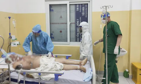 Cập nhật Khách đến hát mắc Covid-19, 2 nữ nhân viên biết tin đi test cũng có kết quả dương tính