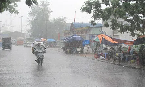 Không khí lạnh suy yếu chậm Miền Bắc ấm dần, Trung Bộ mưa lớn