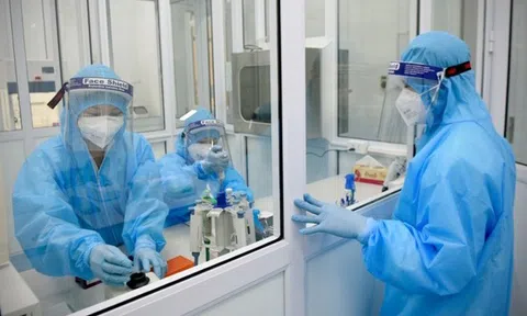 Phát hiện F0 đưa người thân đến bệnh viện khám: Ban đầu khai báo chưa trung thực