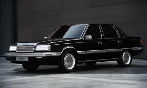 Hyundai Grandeur đời đầu được 'hồi sinh' thành xe điện