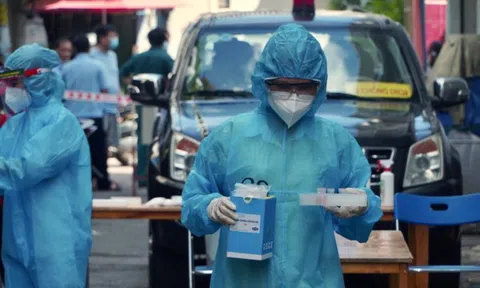 Trạm trưởng y tế ở TP HCM: 8 người quản 78.000 hộ dân, lương 7,5 triệu thì sống thế nào?