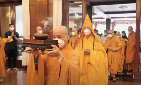 Tưởng niệm nạn nhân Covid-19: Nén tâm hương cho người nằm xuống