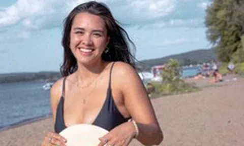 Vẻ quyến rũ của con gái ‘bom sex’ gốc Việt Chung Lệ Đề