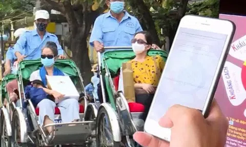 Những du khách nước ngoài đầu tiên tham quan phố cổ Hội An