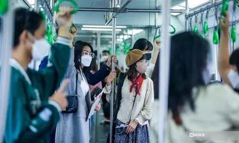 Hành khách nườm nượp lên tàu Cát Linh – Hà Đông ngày đầu thu phí