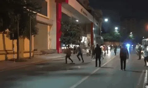 Hà Nội: Vây bắt hơn 40 "quái xế" độ tuổi học sinh náo loạn đường phố trong đêm