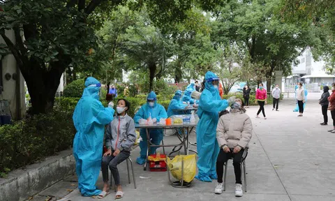 Hà Nội: Tiếp tục phát hiện 11 công nhân test nhanh dương tính, tạm phong toả 3 công ty trong KCN