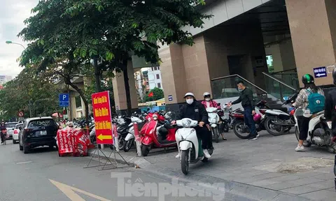 Bãi xe phục vụ khách đi tàu Cát Linh - Hà Đông 'chặt chém' giá
