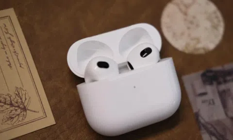 Thiếu hàng, Apple phải bán AirPods mã Singapore tại Việt Nam