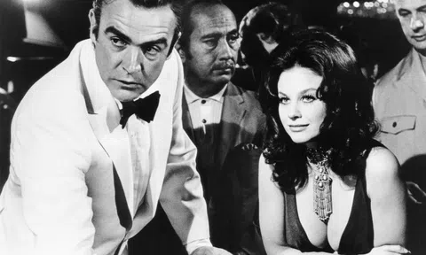 ‘Bond girl’ Lana Wood trải lòng về mối tình vụng trộm với Sean Connery