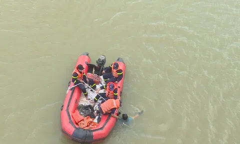 Cãi nhau với bạn gái, thiếu niên nghi nhảy cầu tự tử