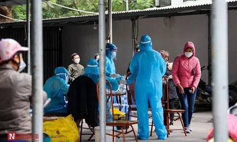 Hà Nội: Tiểu thương bán gà mắc Covid-19, đóng cửa thêm 1 khu chợ