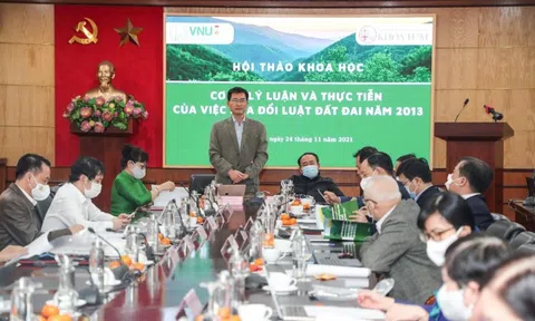 "Pháp luật chưa ứng xử đúng với đất đai"