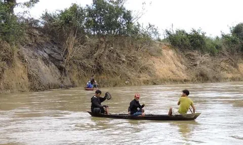 Vợ chết, chồng mất tích khi ra đầm đánh cá lúc mưa to