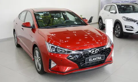 Giá bán Hyundai Elantra giảm 75 triệu đồng, cạnh tranh KIA K3