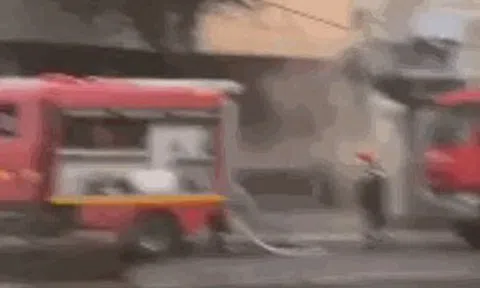 CLIP: Lửa bao trùm một quán bar ở trung tâm TP HCM