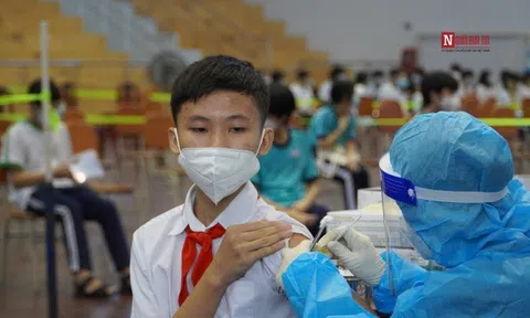 Bình Thuận: Ngày đầu tiên tiêm vắc-xin cho trẻ em từ 12 đến 17 tuổi