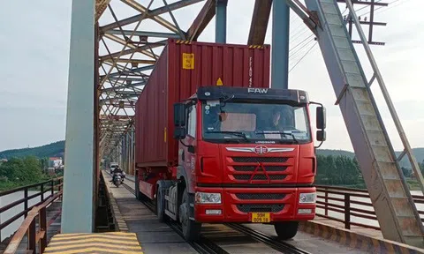 Cây cầu tàu hỏa đi chung với ô tô, xe máy còn sót lại ở Bắc Giang