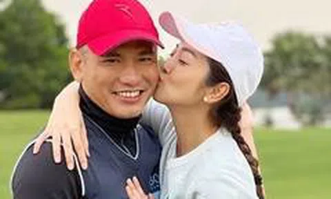 Jennifer Phạm hôn chồng đại gia giữa sân golf