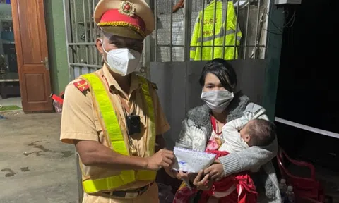 Chồng mất vì Covid-19, vợ địu con 1 tháng tuổi chạy xe máy hàng trăm cây số về quê