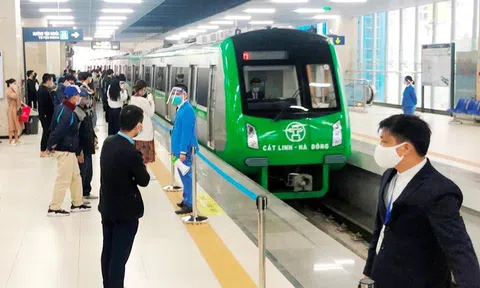 Hơn 3.200 khách đi tàu Cát Linh - Hà Đông bằng vé tháng