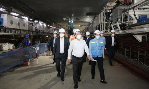 Bí thư Hà Nội đi thử tàu đường sắt Nhổn - Ga Hà Nội, yêu cầu nhà thầu đẩy nhanh tiến độ