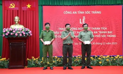 Thưởng “nóng” ban chuyên án phá đường dây đánh bạc ngàn tỉ ở Sóc Trăng