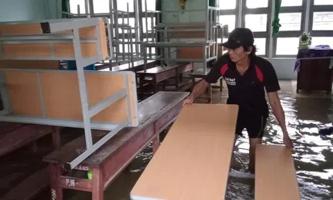Nước lũ bao vây, hơn 66.000 học sinh Bình Định không thể đến trường