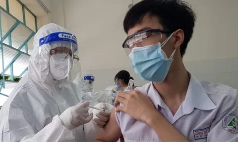 Hà Nội nói gì về thông tin dừng tiêm vắc-xin cho trẻ em?